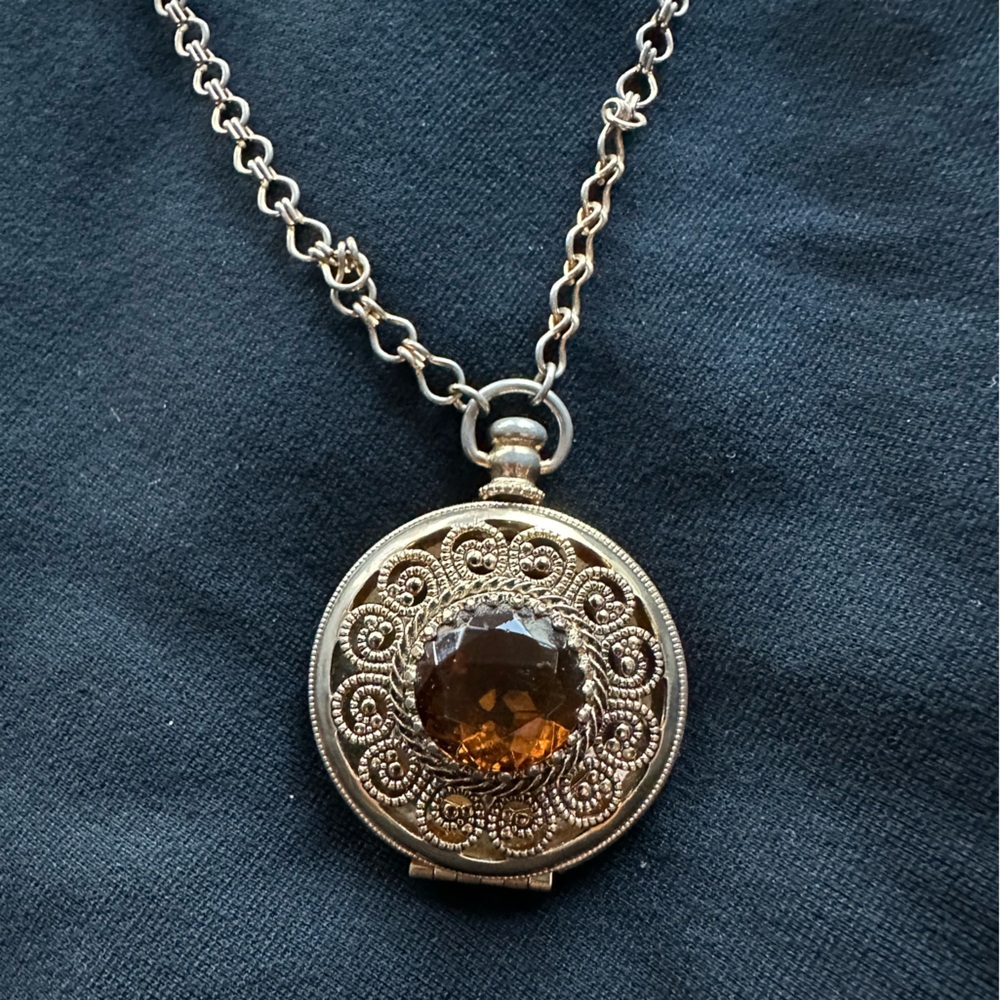 Vintage Avon Victorian Locket with amber gem Chain Necklace Pendant necklace - Picture 4 of 12